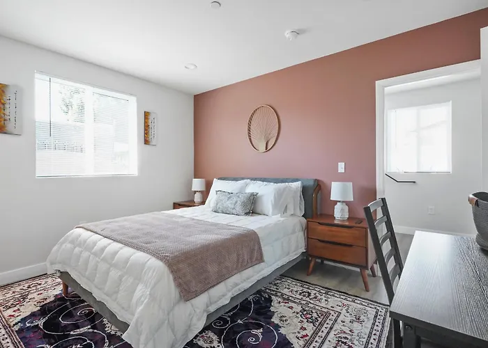 Deluxe Queen Room